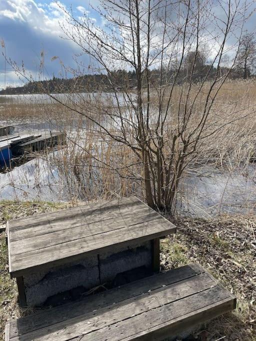 Nyrenoverat Strandnaera Med Fantastisk Utsikt Rimbo Luaran gambar