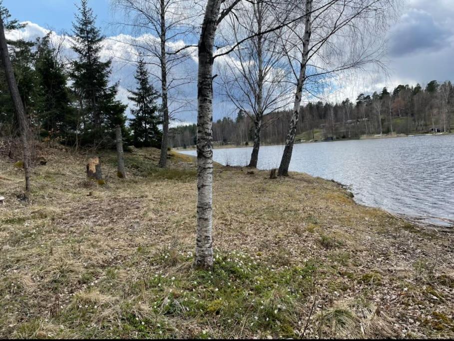 Nyrenoverat Strandnaera Med Fantastisk Utsikt Rimbo Luaran gambar