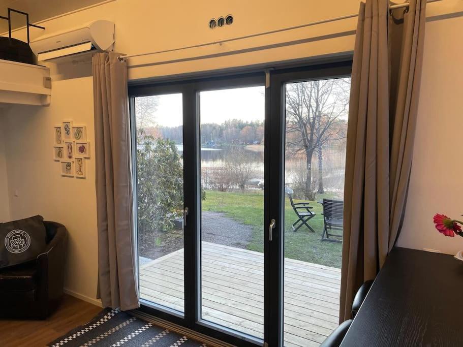 Nyrenoverat Strandnaera Med Fantastisk Utsikt Rimbo Luaran gambar