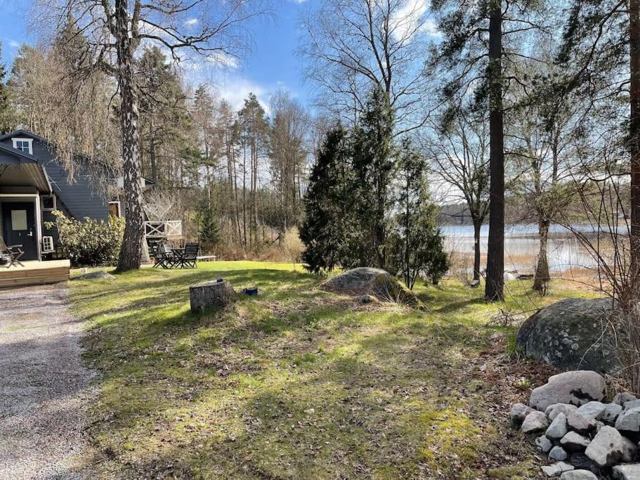 Nyrenoverat Strandnaera Med Fantastisk Utsikt Rimbo Luaran gambar